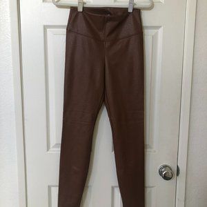NWT WHBM Snakeskin Textured Vegan Leather Runway Leggings 2/4